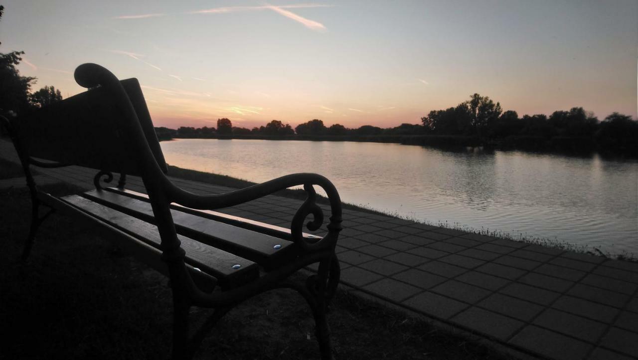 Relax Ii. Vendeghaz Villa Dunapataj Eksteriør bilde